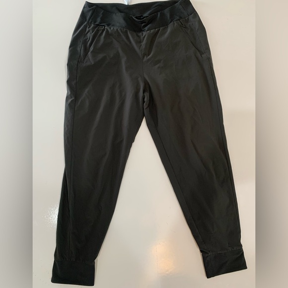 Athleta Pants - Athleta women’s charcoal Black Joggers size 14, plus size